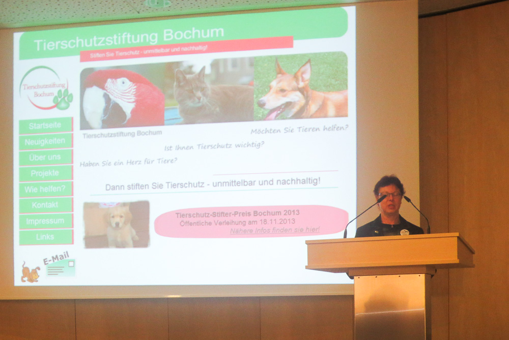 Tierschutzpreis 2013: Almuth Riedel bei der Darstellung des Projekts